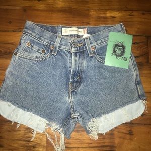 Levi’s vintage high waisted cut off shorts NWT